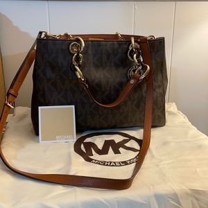 Like new Michael Kors Crossbody Bag/Satchel